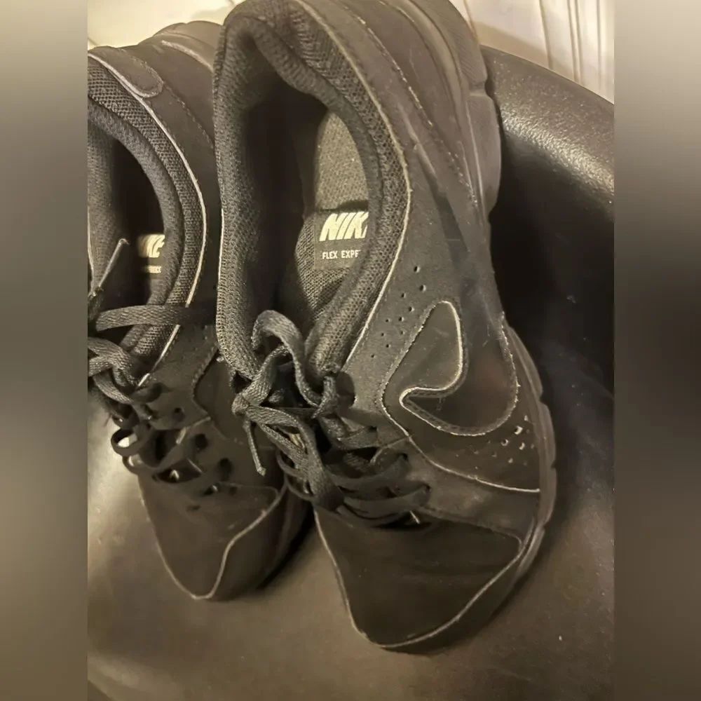 Nike Flex Experience Size 6 Youth Black 631495 003 Unisex